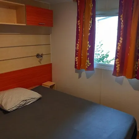 431 Emplacement Confort Aux Fontaines 3 Etoiles - 5 Personnes Campsite Ivry-la-Bataille