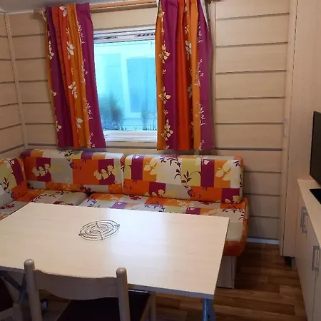 Campeggio 431 Emplacement Confort Aux Fontaines 3 étoiles - 5 Personnes