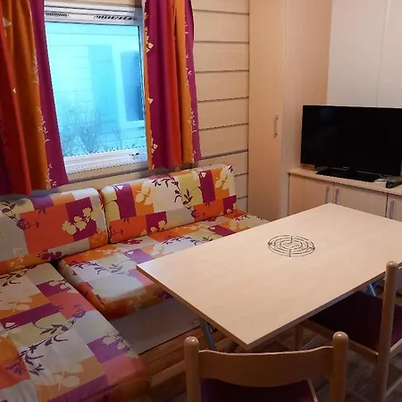 431 Emplacement Confort Aux Fontaines 3 Etoiles - 5 Personnes * Ivry-la-Bataille